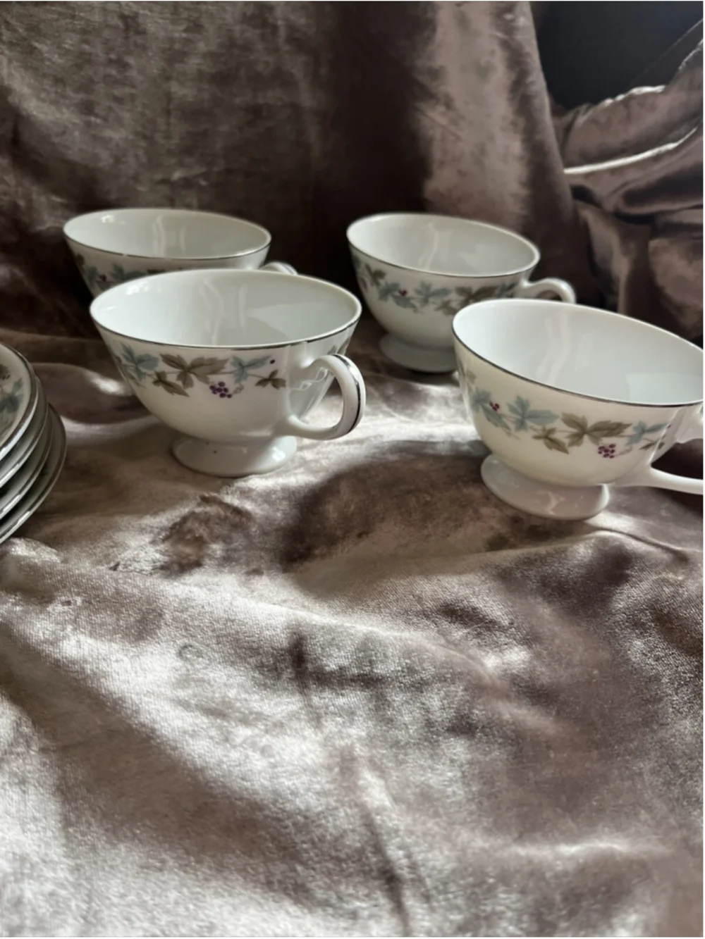 6 Vintage Fine China Japan 6701 Grape Pattern Cups & Saucers. 4 Sets plus 2 cups